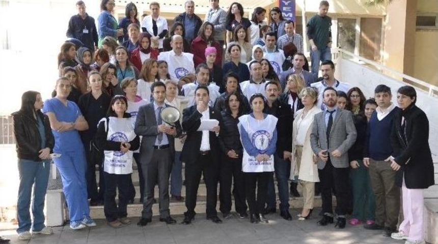Sağlık&ccedil;ılar Ter&ouml;r Eylemlerini Protesto Etti
