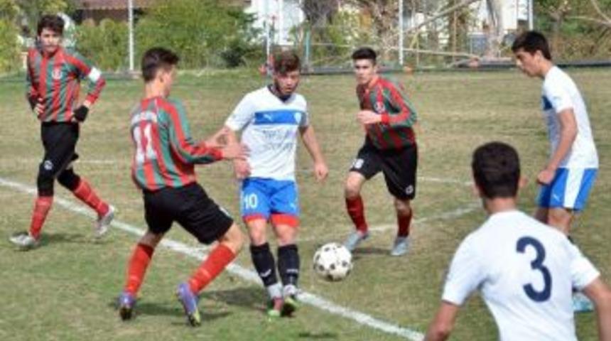Fo&ccedil;a Belediyespor&rsquo;un U19&rsquo;ları Rakibini 10-0 Yendi