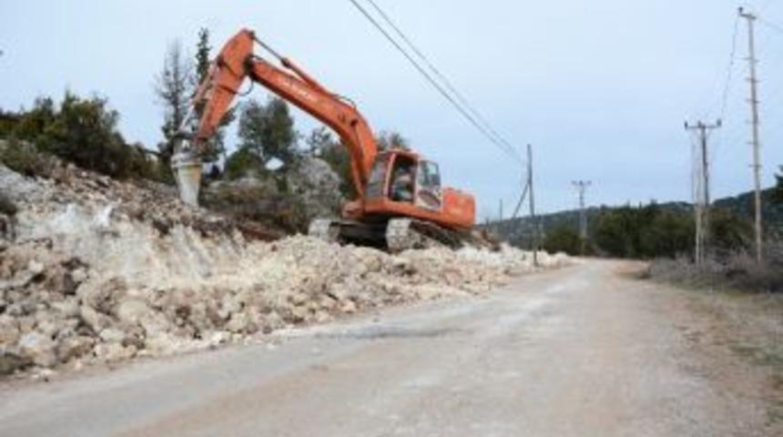 B&uuml;y&uuml;kşehir Belediyesi&rsquo;nin Erdemli&rsquo;deki &Ccedil;alışmaları S&uuml;r&uuml;yor