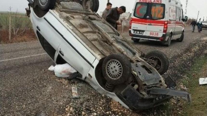 Otomobil Kaygan Yolda Takla Attı