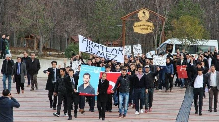 &Uuml;lk&uuml;c&uuml;ler Om&uuml;&rsquo;de Fırat &Ccedil;akıroğlu&rsquo;nu Andı