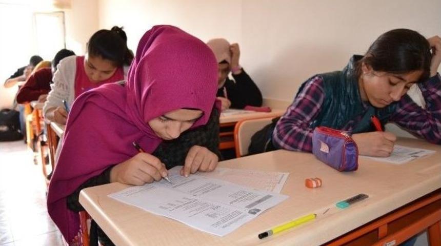 Eyy&uuml;biye Belediyesi &Ouml;ğrencilere Deneme Sınavı Yaptı