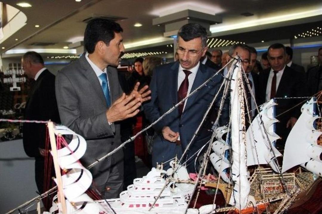 H&uuml;k&uuml;ml&uuml;lerden Sanat Eseri