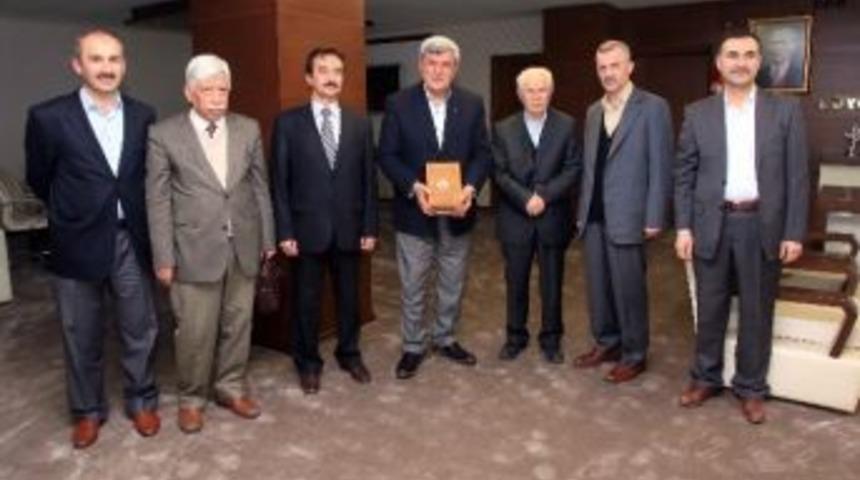 Başkan Karaosmanoğlu, &lsquo;&rsquo;en G&uuml;zel Hediye Kitaptır&rsquo;&rsquo;