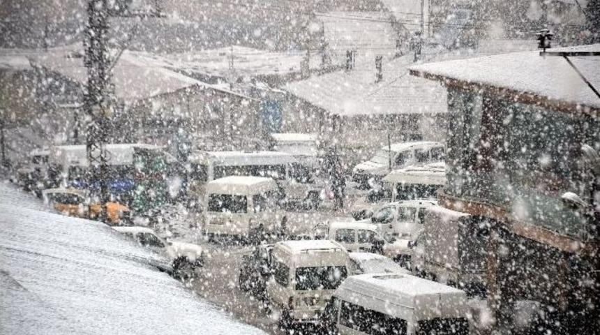 Y&uuml;ksekova&rsquo;da Kar Yağışı