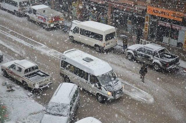 Yüksekova’da Kar Yağışı