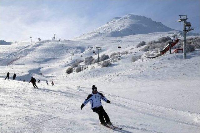 Yıldız Dağı’nda Kar Kalınlığı 75 Santimetreyi Buldu