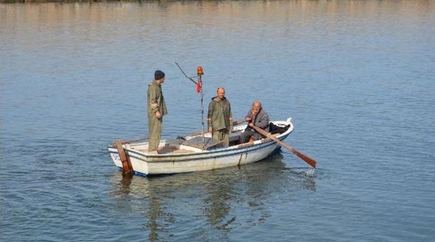 Alaplı&rsquo;da 100 Tekne Limanda Mahsur Kaldı