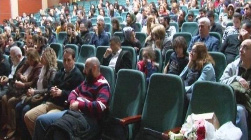 Sanat&ccedil;ı Ve Yazar Sunay Akın Malatya&rsquo;da S&ouml;yleşi Programına Katıldı