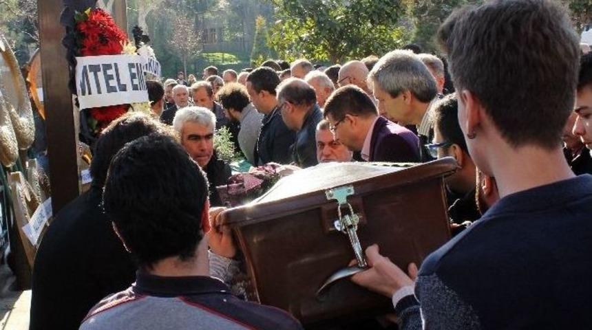Aydın&rsquo;daki Kazada &Ouml;len Gen&ccedil; Toprağa Verildi