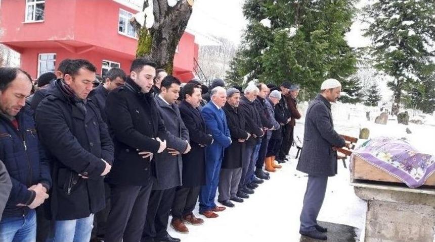 Annesinin Namazını Kıldırdı