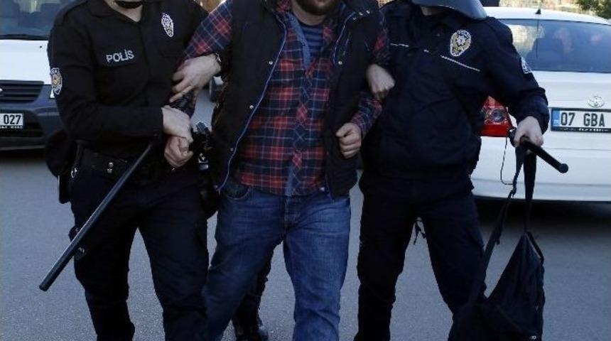 Akdeniz &Uuml;niversitesinde Olaylar: 15 G&ouml;zaltı