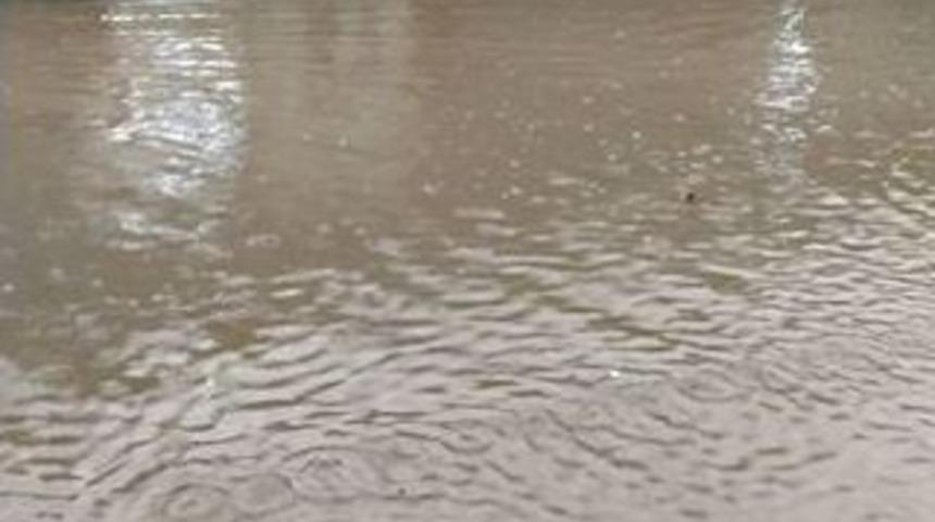 Viranşehir&rsquo;de Sağanak Yağış Sele Neden Oldu