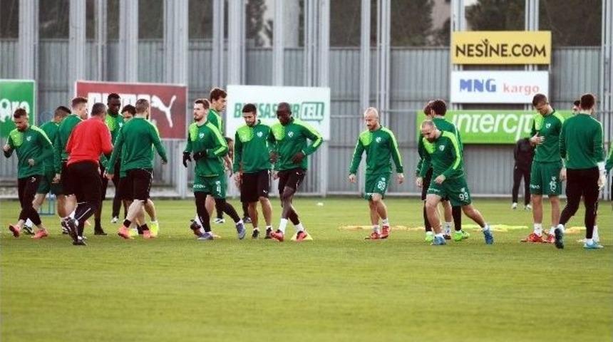Bursaspor İki Eksikle &Ccedil;alıştı