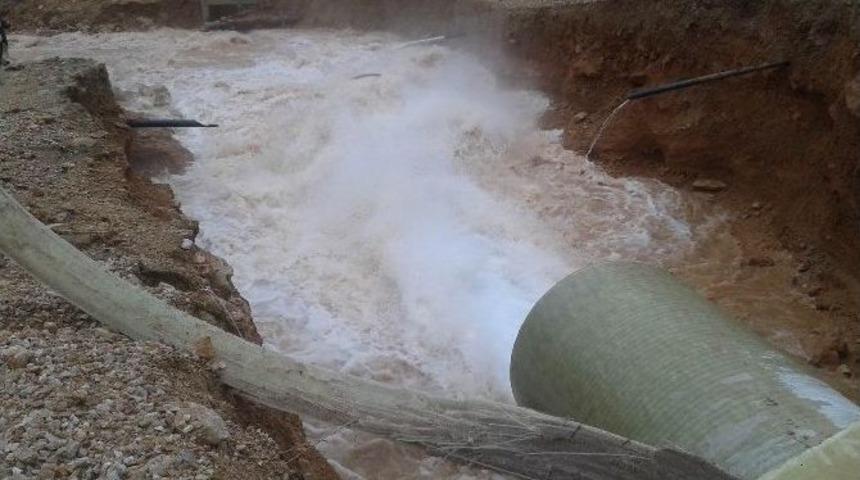 Sivas&rsquo;ta Sulama Kanalı Patladı