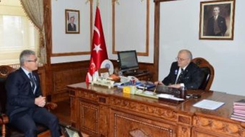 İl Defterdarı Yusuf Balcı Vali Necati Şent&uuml;rk&rsquo;&uuml; Ziyaret Etti