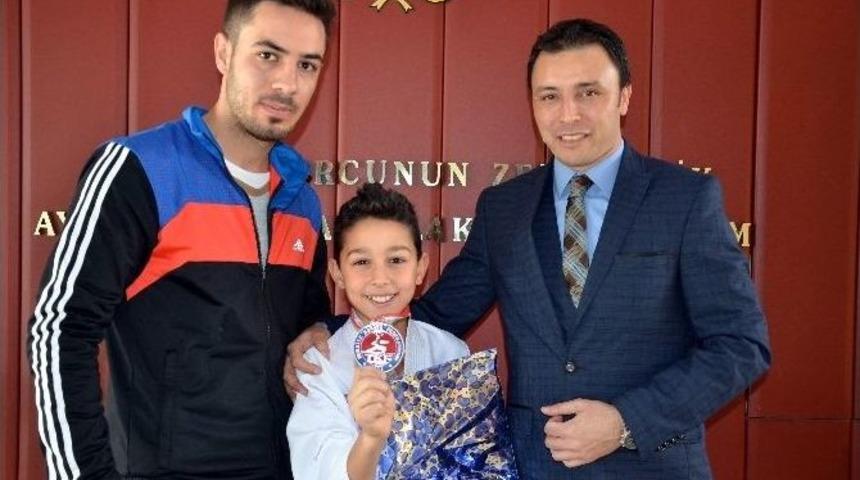 Aydınlı Yunus&rsquo;tan Karatede T&uuml;rkiye Derecesi