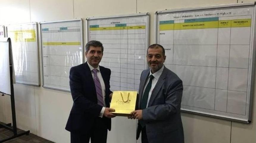 Prof. Dr. Dereli, Katar&rsquo;da Sanal Ameliyat Yaptı