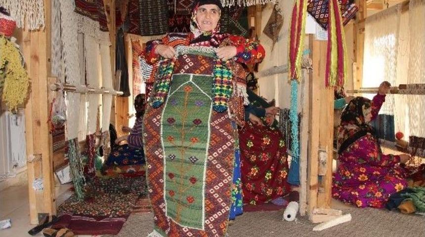 Unutulmaya Y&uuml;z Tutan El Sanatlarını Kadınlar Yaşatıyor