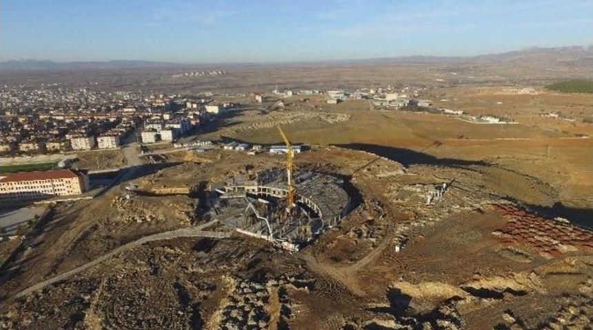 T&uuml;rkiye&rsquo;nin İlk Hilal Mimarili Hastanesi Y&uuml;kseliyor