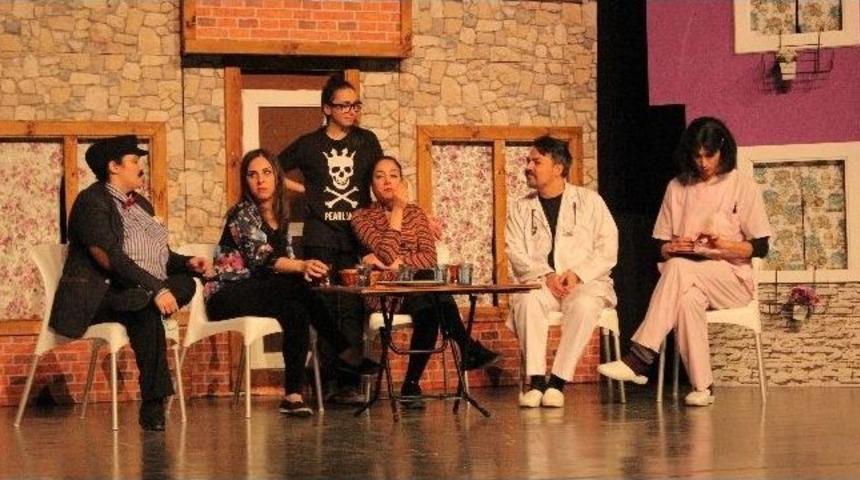 Tiyatro İle Meme Kanserine Dikkat &Ccedil;ektiler