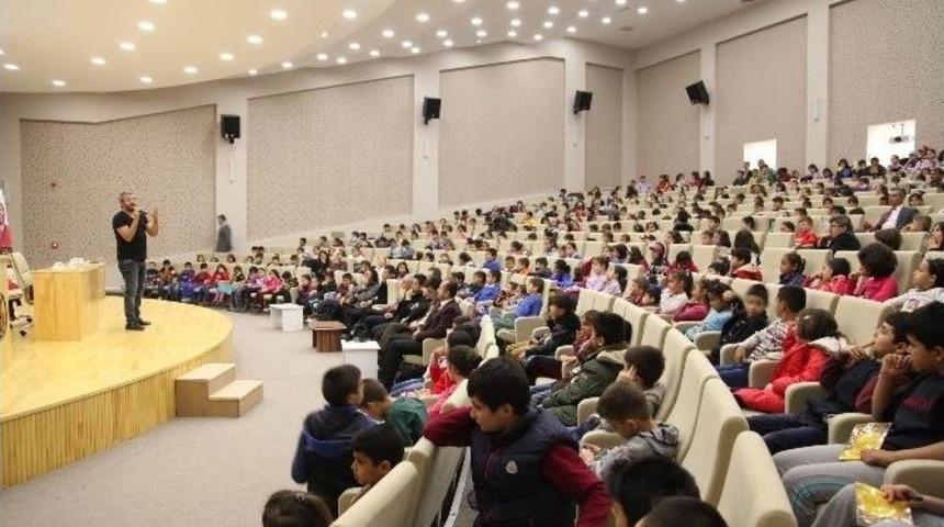 &lsquo;hazine Avcısı&rsquo; Yazarı Akdeniz &Ouml;ğrencilerle Buluştu