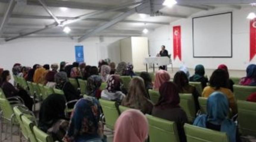 M&uuml;ft&uuml;l&uuml;k &Uuml;niversite &Ouml;ğrencilerine Seminer Verdi