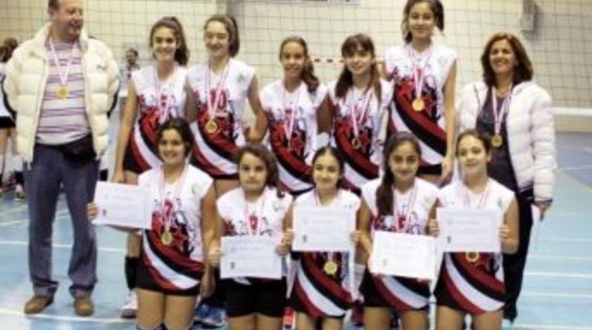 Mersinli &Ouml;ğrencilerin Voleybol Başarısı