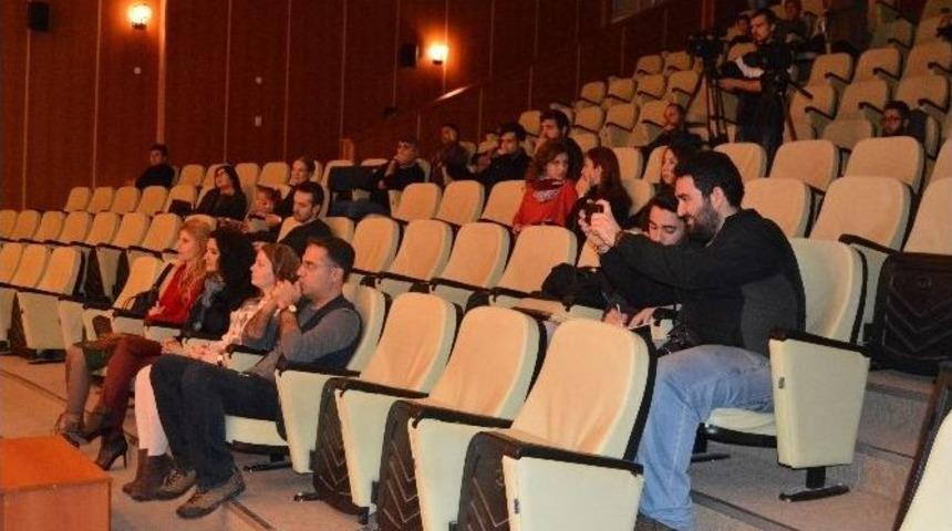 &Uuml;nl&uuml; Kemancı Cihat Aşkın İmza G&uuml;n&uuml;nde Er&uuml; &Ouml;ğrencileriyle Buluştu