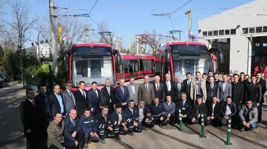 Bursa&rsquo;da Raylı Sistem Ara&ccedil; Filosu G&uuml;&ccedil;leniyor