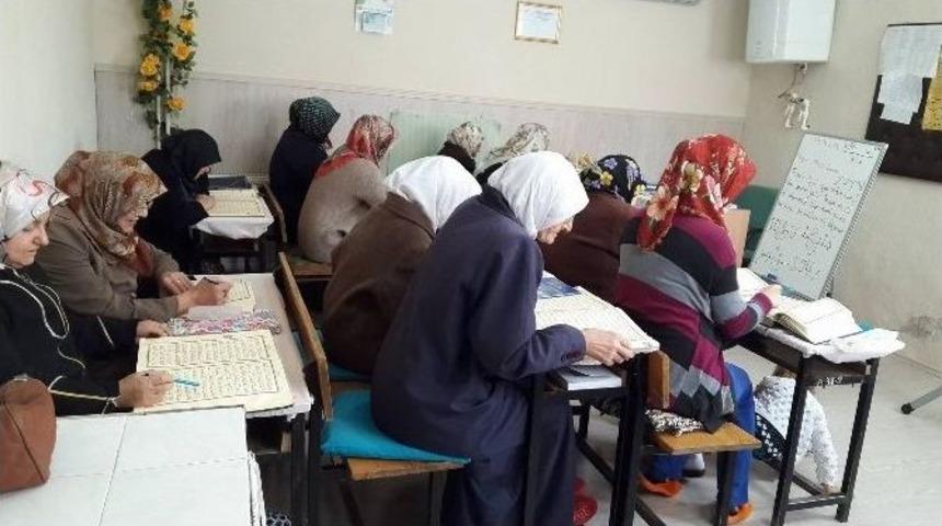 Kırklar Cami&rsquo;nde Kur&rsquo;an Kursu Eğitim Devam Ediyor