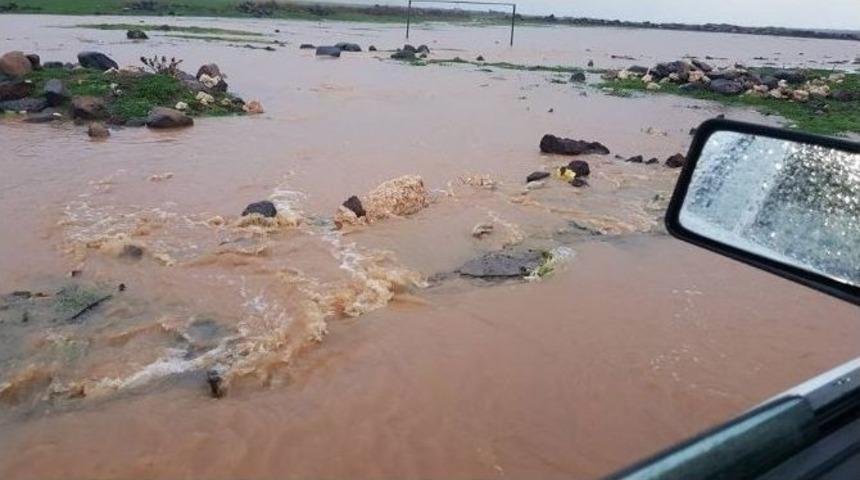 Viranşehir&rsquo;de Sağanak Yağış Sele Neden Oldu