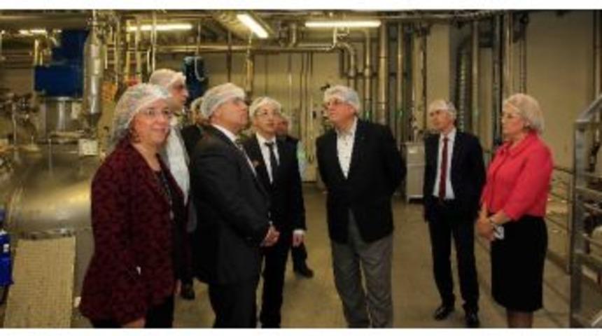 Başkan Karaosmanoğlu, Eczacıbaşı&rsquo;na Konuk Oldu