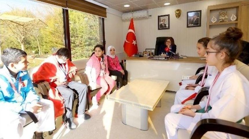 Sporda Dereceye Giren &Ouml;ğrencilerden Şahin&rsquo;e Ziyaret