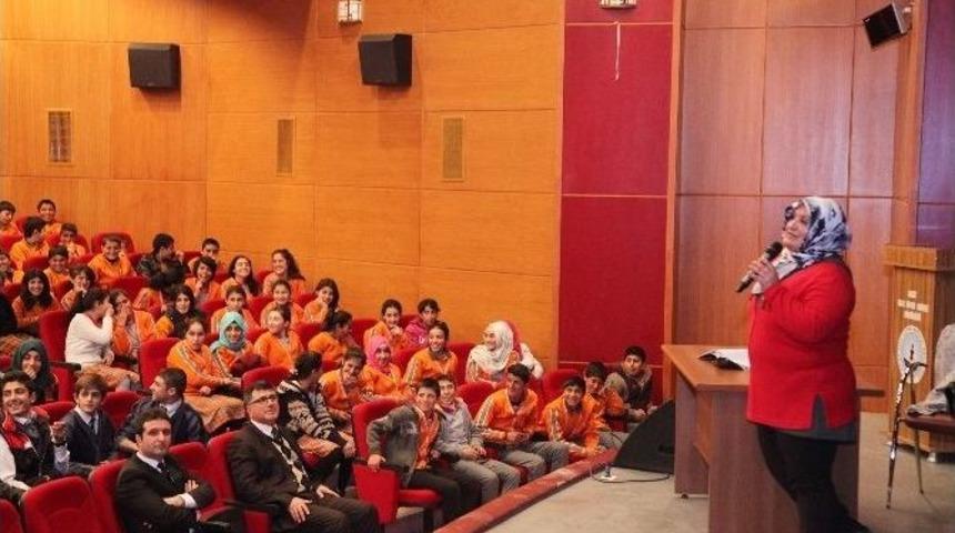 Ahlat&rsquo;ta &Ouml;ğrencilere Konferans