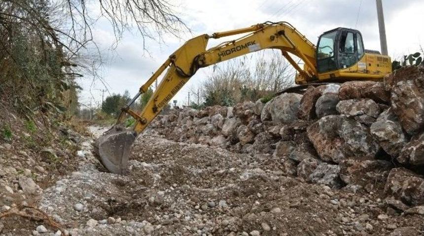 Konyaaltı Belediyesi&rsquo;nden Dere Islah &Ccedil;alışması