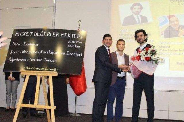 Serdar Tuncer Balıkesir’de Necip Fazıl’ı Anlattı