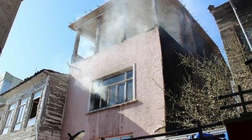Tekirdağ&rsquo;da Metruk Bina Yangını