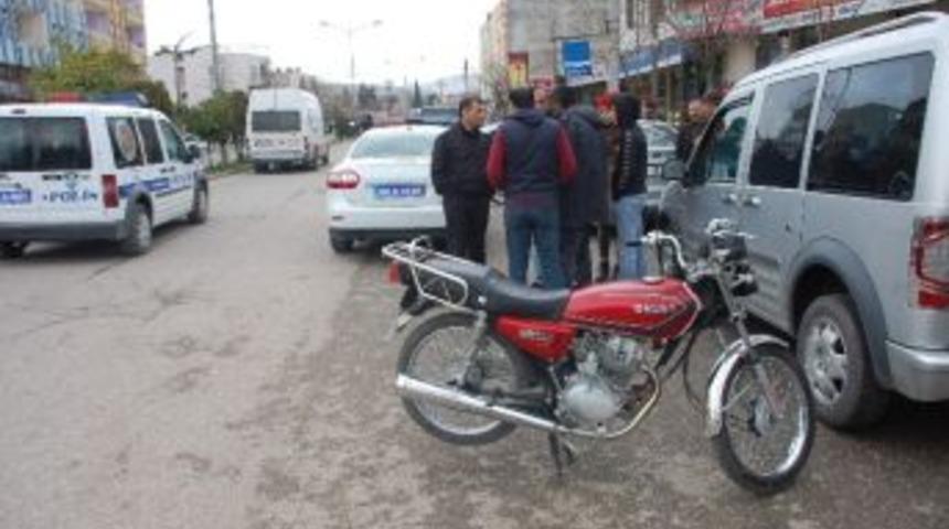 Adıyaman&rsquo;da Motosiklet Yayaya &Ccedil;arptı