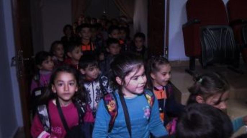 Surlu &Ccedil;ocuklara Tiyatro G&ouml;sterimi