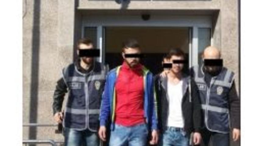 Hırsızlar Polisten Ka&ccedil;amadı