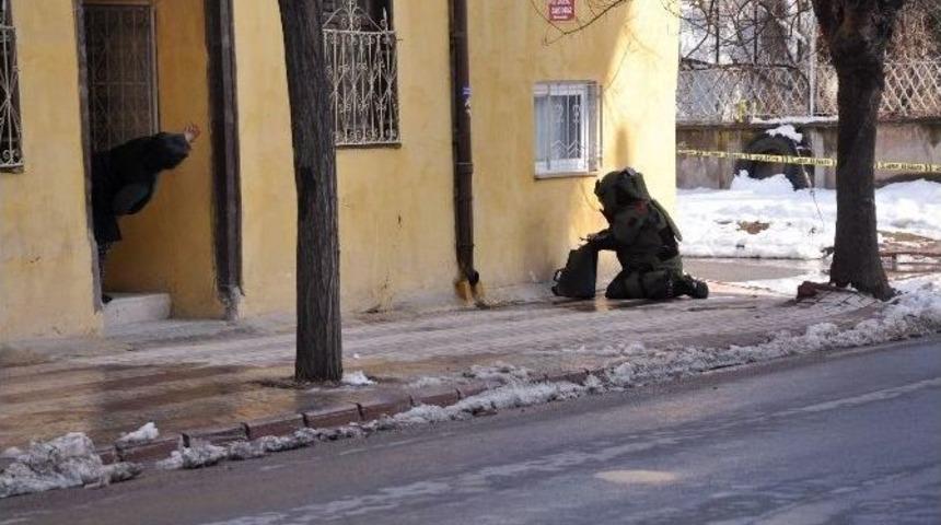 Sivas&rsquo;ta Ş&uuml;pheli &Ccedil;anta F&uuml;nyeyle Patlatıldı