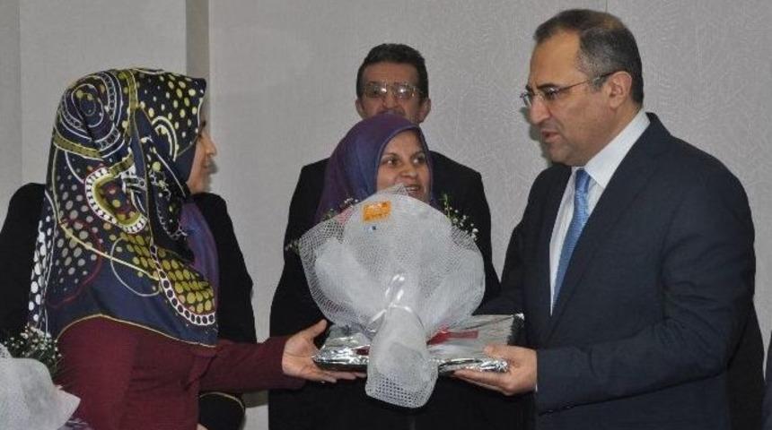 Umre&rsquo;den D&ouml;nen Roman Vatandaşlar Vali Kaban&rsquo;ı Ziyaret Etti