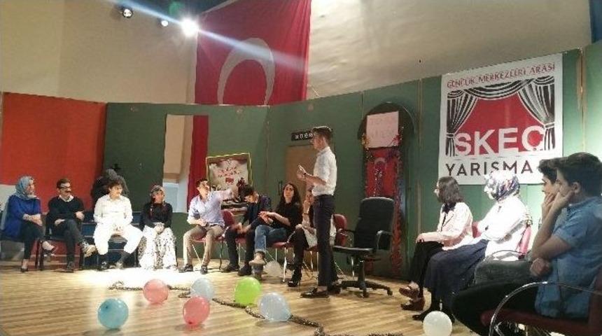 Muşlu Gen&ccedil;ler Hayallerini Sahneye Taşıdı