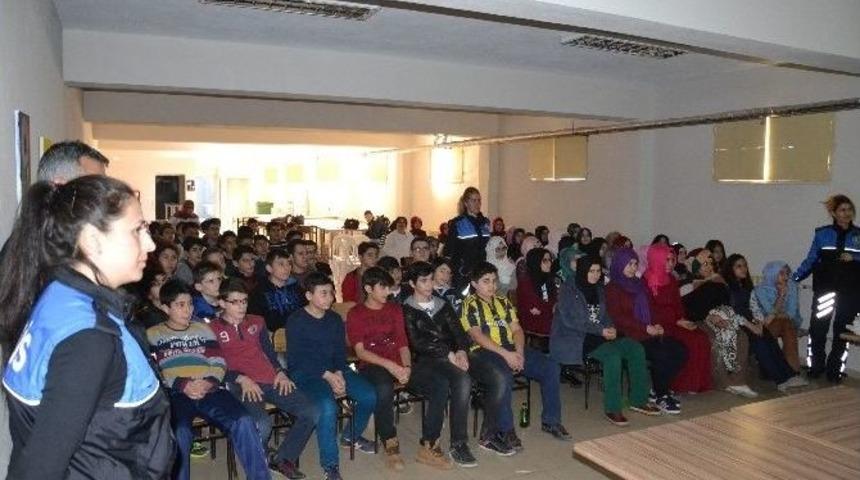 Nazilli’de Toplum Destekli Polisler Öğrencileri Bilgilendiriyor