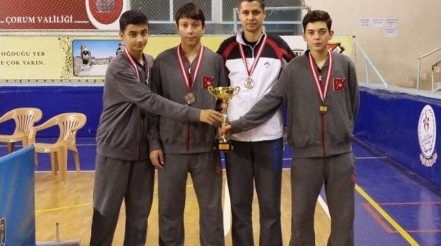 Özel Yalova Bahçeşehir Anadolu Lisesi Masa Tenisinde Türkiye İkincisi Oldu
