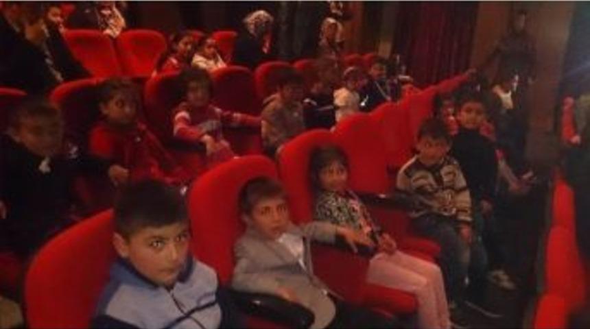 Sivas Devlet Tiyatrosu 27 Bin &Ccedil;ocuğa Perde A&ccedil;tı