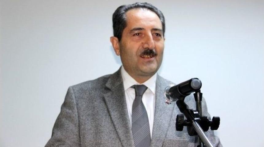 Vali Yıldırım, "insan Denen Malum"u Anlattı