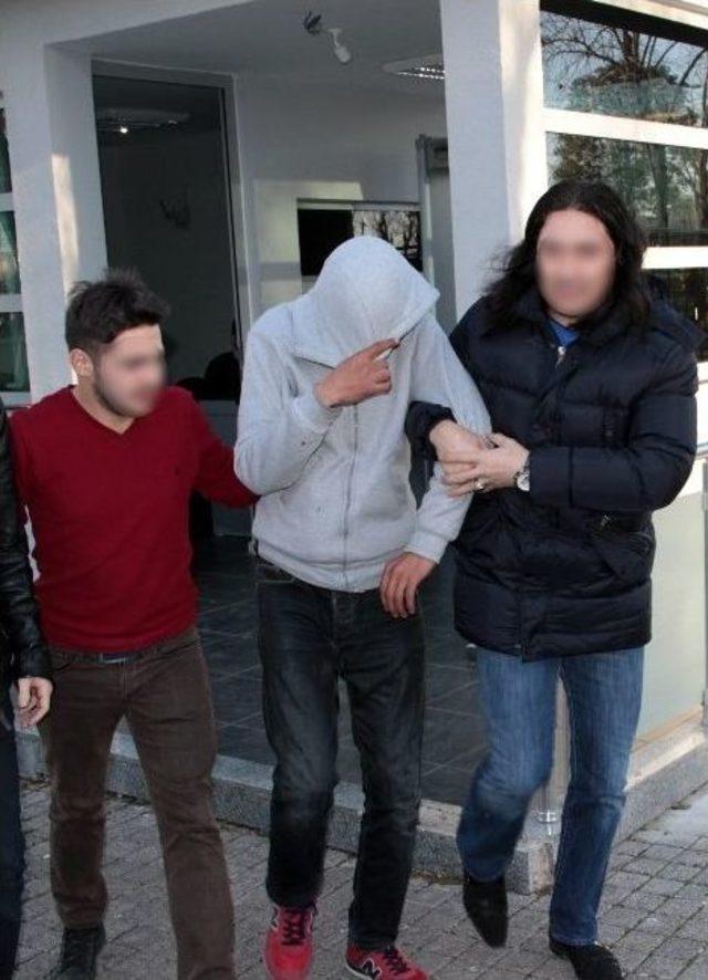 (özel Haber) Dilencinin Üzerinden 12 Bin Lira Çıkınca Polis Şaşkına Döndü