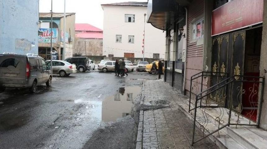Başına Buz Sarkıtı D&uuml;şen &Ouml;ğretmen Yoğun Bakımda